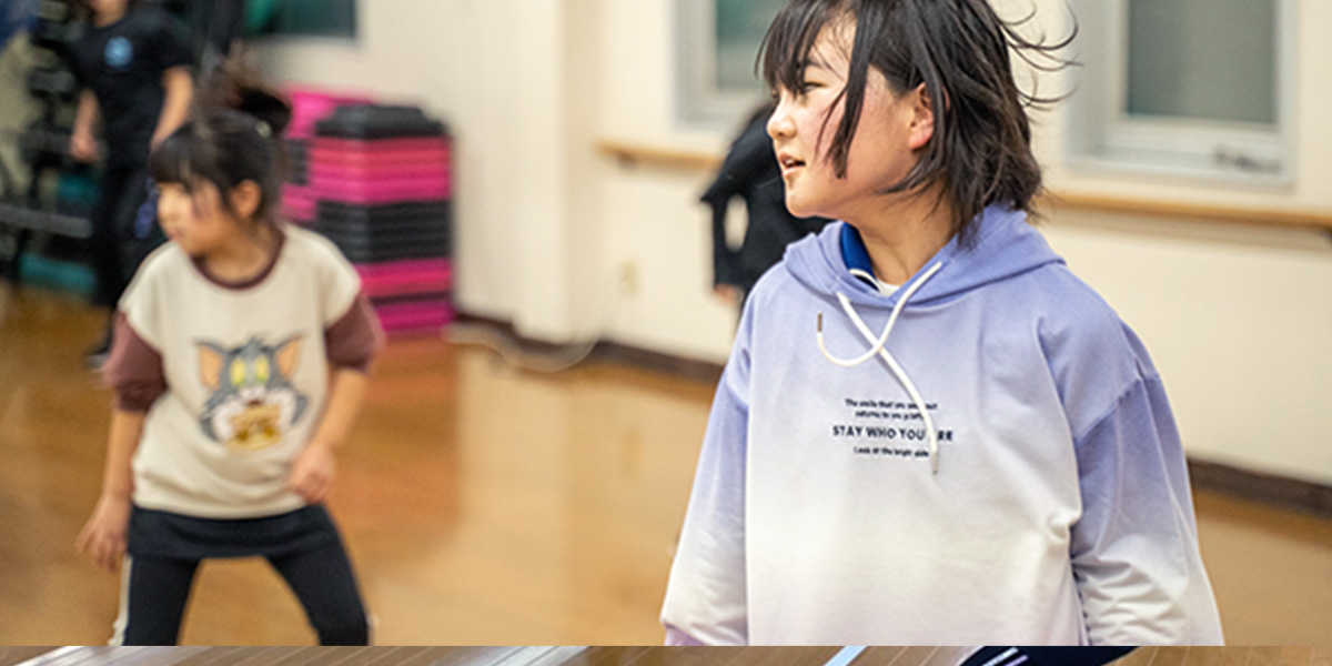 音楽に合わせて楽しく踊る子どもたち|パシフィックスポーツプラザのダンススクール
